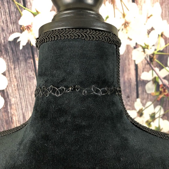 *SOLD!* Black Chained Choker - Picture 4 of 5